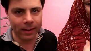 ���जारी माणूस fucks मध्ये सुटी भारतीय Wilfe पैसे फसवणूक खूप लोकांना झवणारी बाई