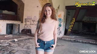 CHICAS LOCA - Shelley Bliss - Підліток з кучерявими волоссям в ризикованому публічному сексі з гарячим незнайомцем