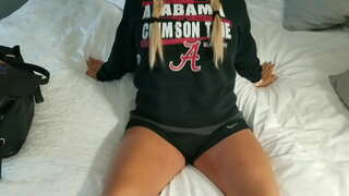 Domace plavuša žena vozi kurac