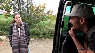 Случайна Красавеца Обрызгалась Сперма на Задната седалка