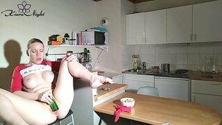 Hot Babe Jerk Sa Botelya - Intensive Orgasm
